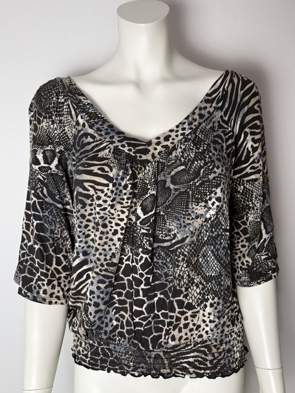 American Rag Animal Print Top Blouson V-Neck Size Medium